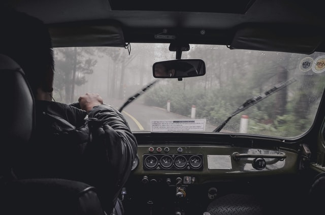 HOW TO STAY SAFE WHEN DRIVING DURING BAD WEATHER